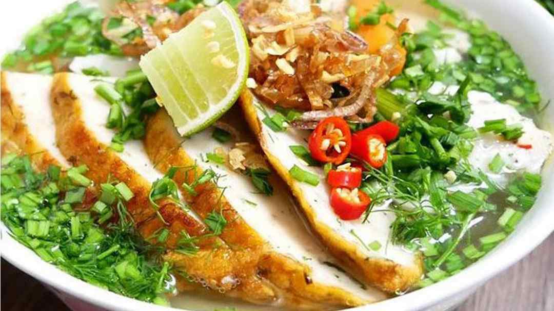 Nước lèo là “linh hồn” của món bánh canh chả cá