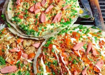 Bánh tráng nướng là món ăn độc đáo của người dân Đà Lạt