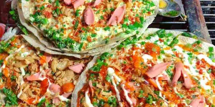 Bánh tráng nướng là món ăn độc đáo của người dân Đà Lạt