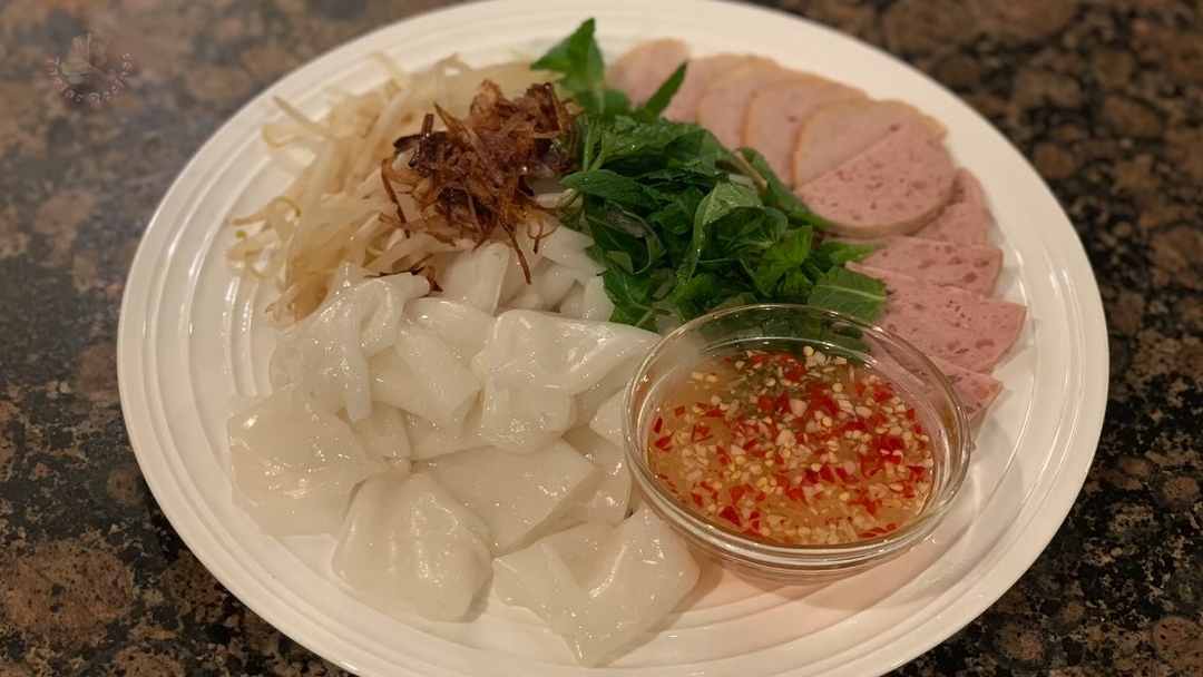 Làm bánh cuốn đơn giản từ chảo chống dính