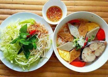 Sơ chế cá là công đoạn quan trọng giúp món bún thêm ngon