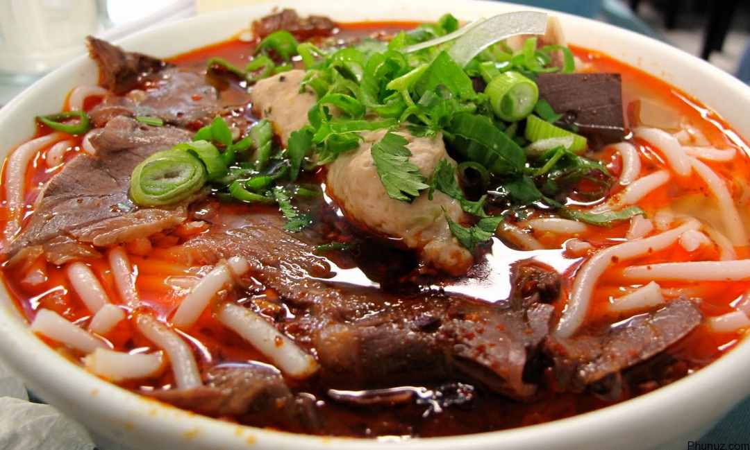 Cách nấu bún bò Huế sao cho ngon hấp dẫn