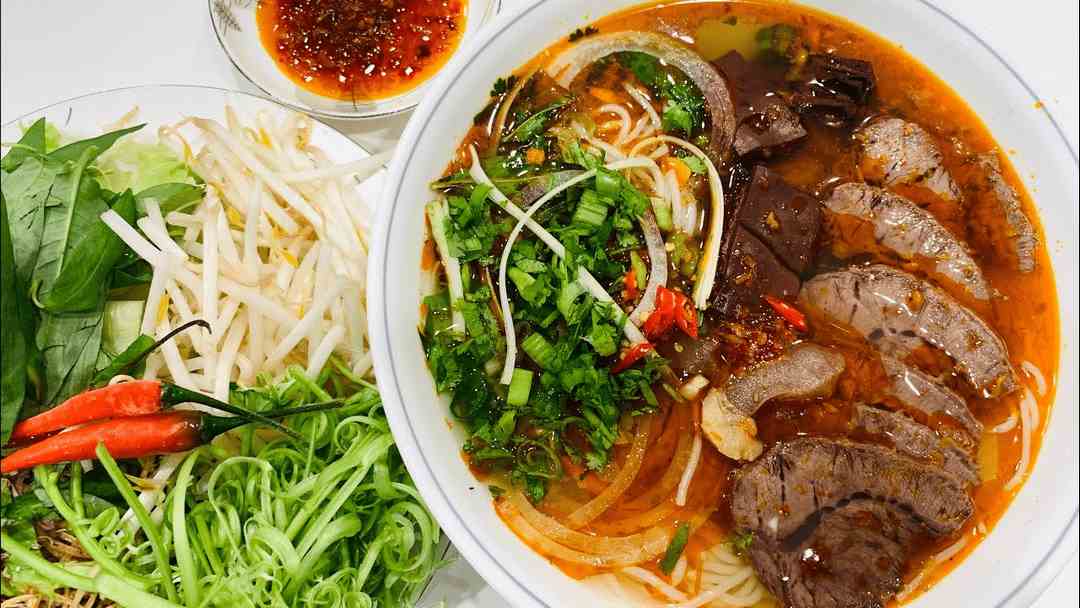 Bún bò Huế - Hương vị ẩm thực khó có thể chối từ