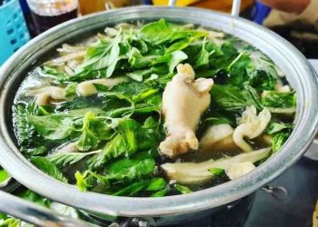 Món lẩu gà lá é hấp dẫn bậc nhất Đà Lạt