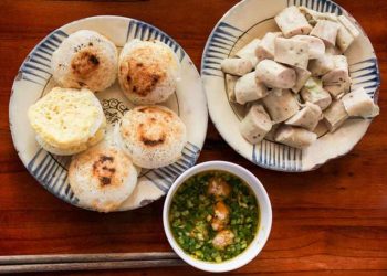 Một quán bánh căn bạn không thể bỏ qua nếu ghé đường Tăng Bạt Hổ