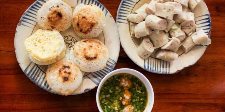 Một quán bánh căn bạn không thể bỏ qua nếu ghé đường Tăng Bạt Hổ