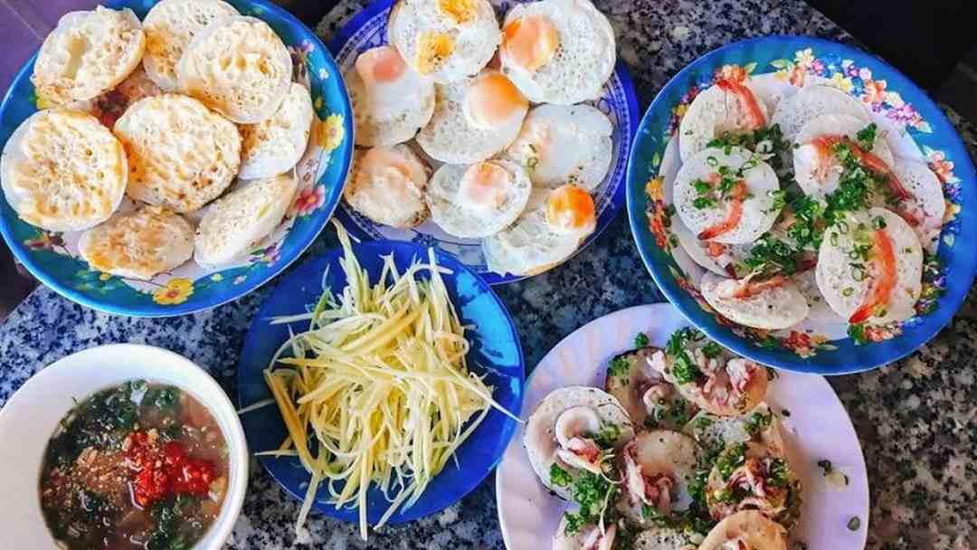 Món bánh căn ở quán Phan Rang - cô Ba