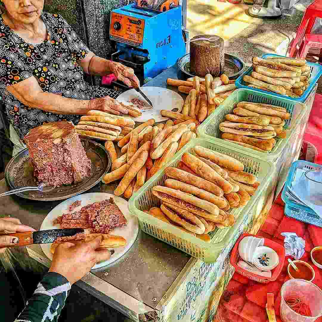 Đặc sản Hải Phòng: Món ăn ấy mang tên bánh mì que.