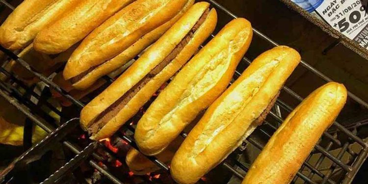 Tiệm bánh lâu đời Ông Cuông