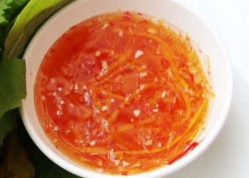 Nước chấm bánh bèo chua ngọt đã hoàn thành hấp dẫn