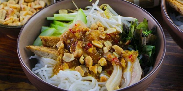 Bún mắm nêm chả cá đầy hấp dẫn, hương vị khó quên