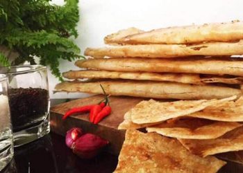 Bánh Tráng Nướng cùng Mắm Ruốc là món ăn ngon và dễ làm