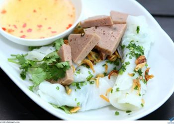 Bánh cuốn chả bò là một món ăn truyền thống của Việt Nam