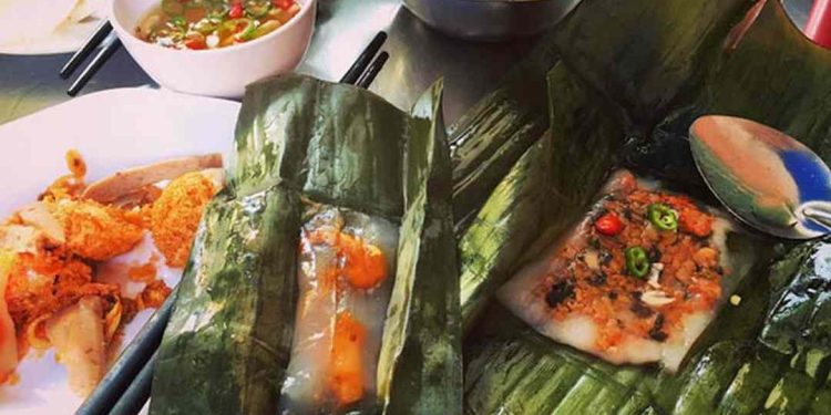 Những quán bán bánh nậm ở Huế là một trong những điểm đến hấp dẫn