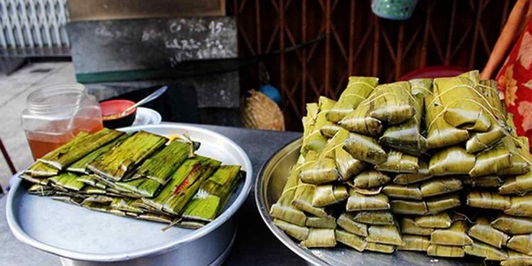 Quán bán bánh nậm ở Sài Gòn