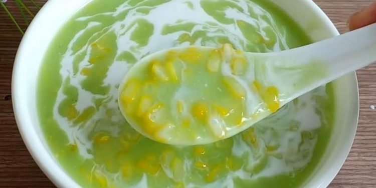 Chè bắp lá dứa có thể ăn nóng hoặc ăn lạnh.