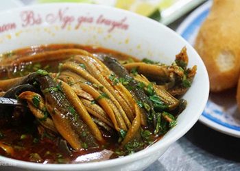 Cháo lươn ở đây được đánh giá thơm, ngọt, ngon với phần nước vàng