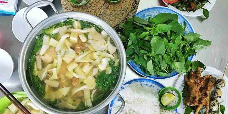 Món lẩu gà lá é có nhiều dưỡng chất hữu ích cho sức khỏe