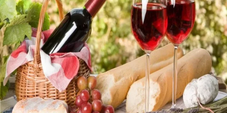 Lưu ý rượu vang nên được thưởng thức trong tâm thế thoải mái